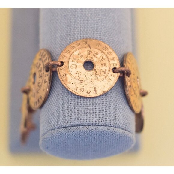 Vintage Gold Tone Coin Bracelet 8 Inches i11 - Picture 2 of 3